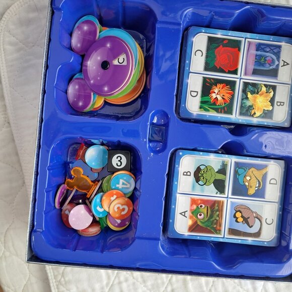 Pictopia Disney Edition Ultimate Picture-Trivia Family Game 2-6 Players Ages 7+ - Picture 4 of 6